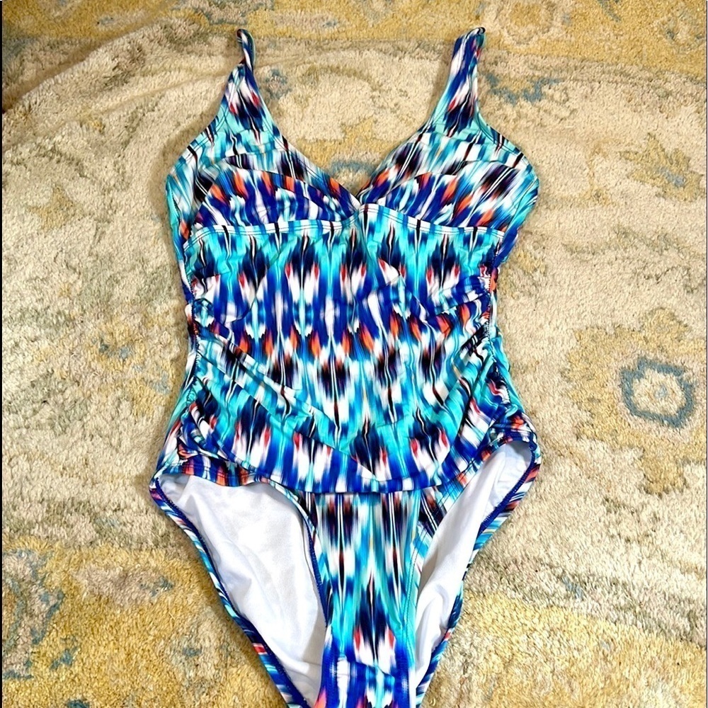 ⭐️Liz, One Piece, Blurred Vision One Piece, Excellent Condition, Size 10